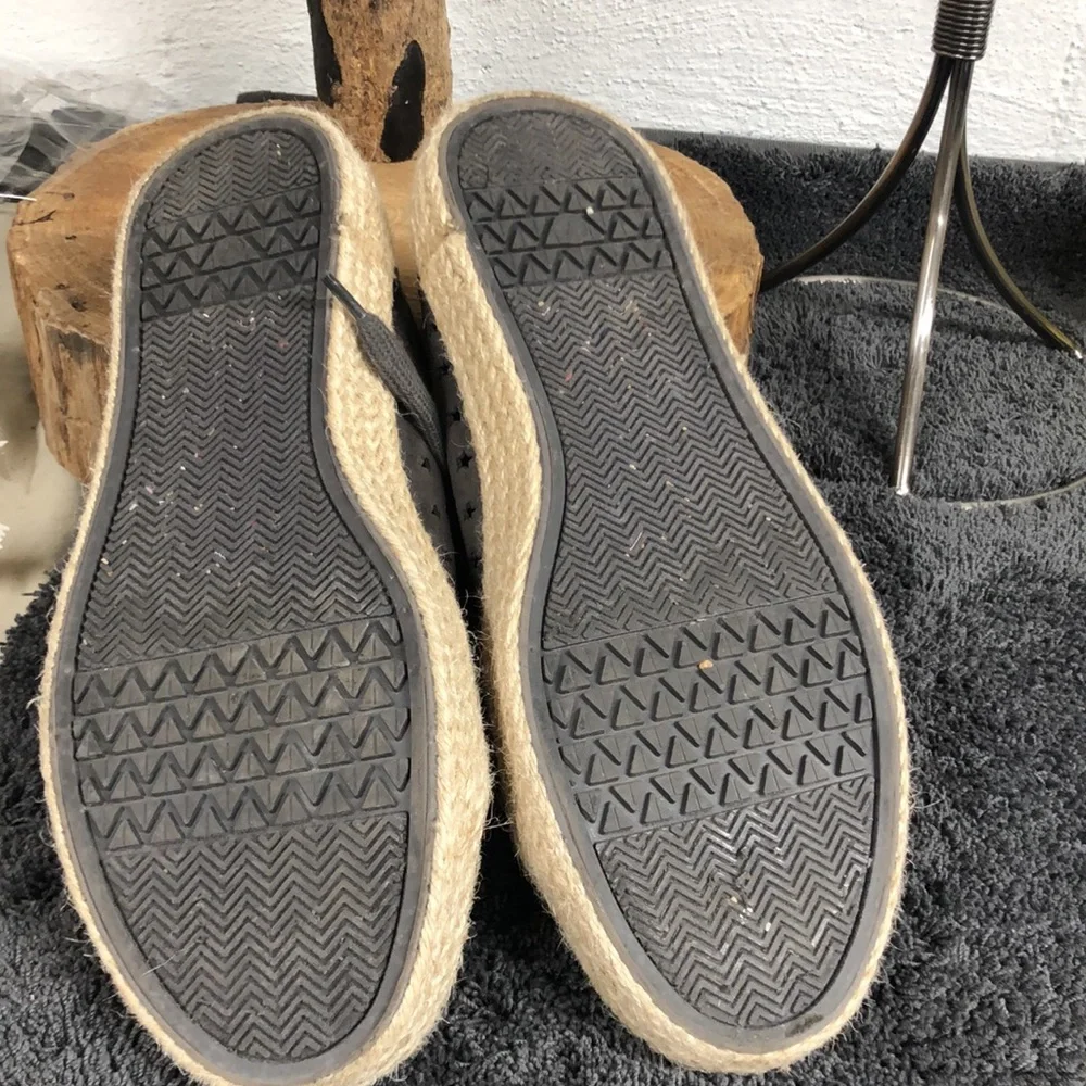 Universal thread‎ gray tennis shoes canvas